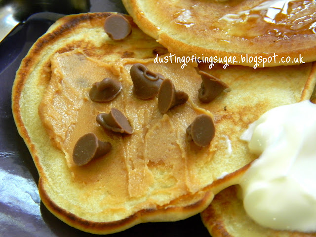 Scotch pancakes - dustingoficingsugar.blogspot.co.uk