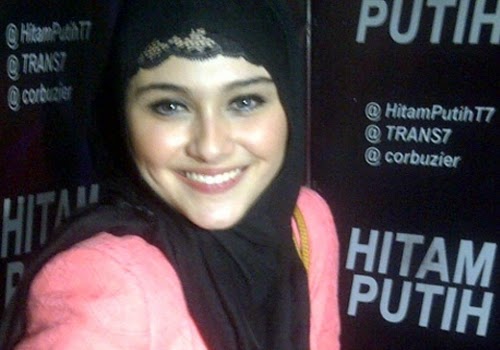 Model Jilbab Ala Zie Zie Shahab