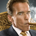 Arnold Schwarzenegger duerme en la calle como un 'sin techo' bajo su propio monumento 