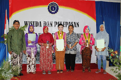 Wisuda Dan Pelepasan Siswa Kelas IX SMPN 1 Pajangan