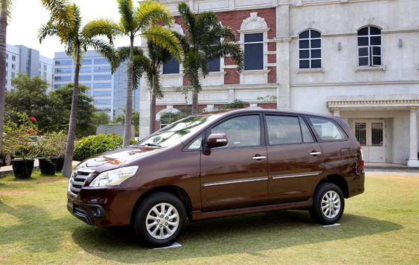 gia-xe-toyota-innova-g-2015-khuyen-mai