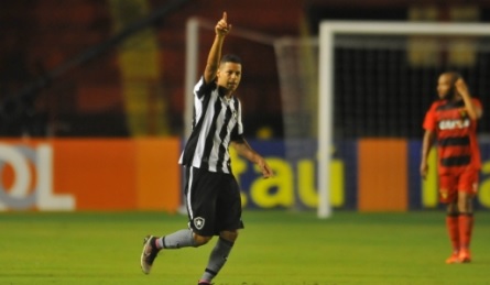 Botafogo joga bem, cria várias chances, mas fica no empate