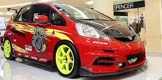 Contoh Modifikasi keren dan extreme Mobil Honda Jazz Tuning Contest Terbaru