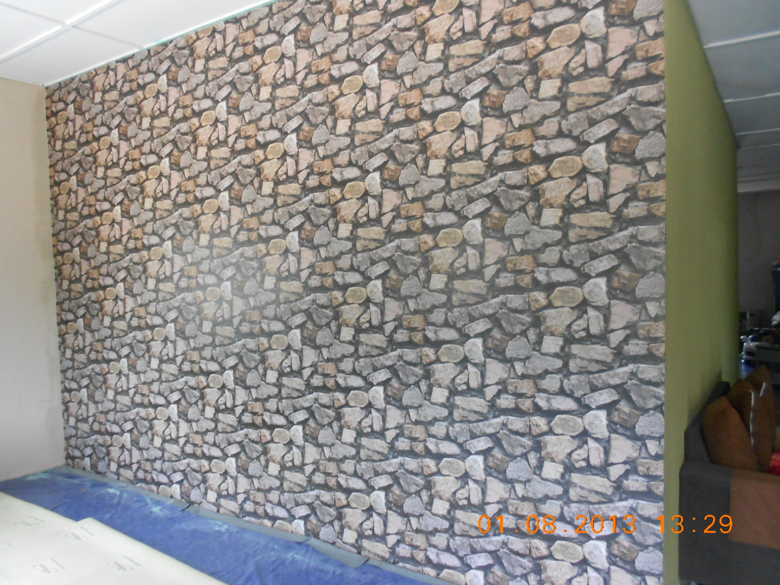  WALLPAPER BATU BATA DI RUANG TAMU BAITI JANNATI DECO