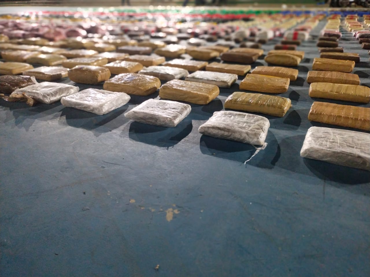 https://www.notasrosas.com/Policía Guajira incauta más de 900 kilos de marihuana en Uribia