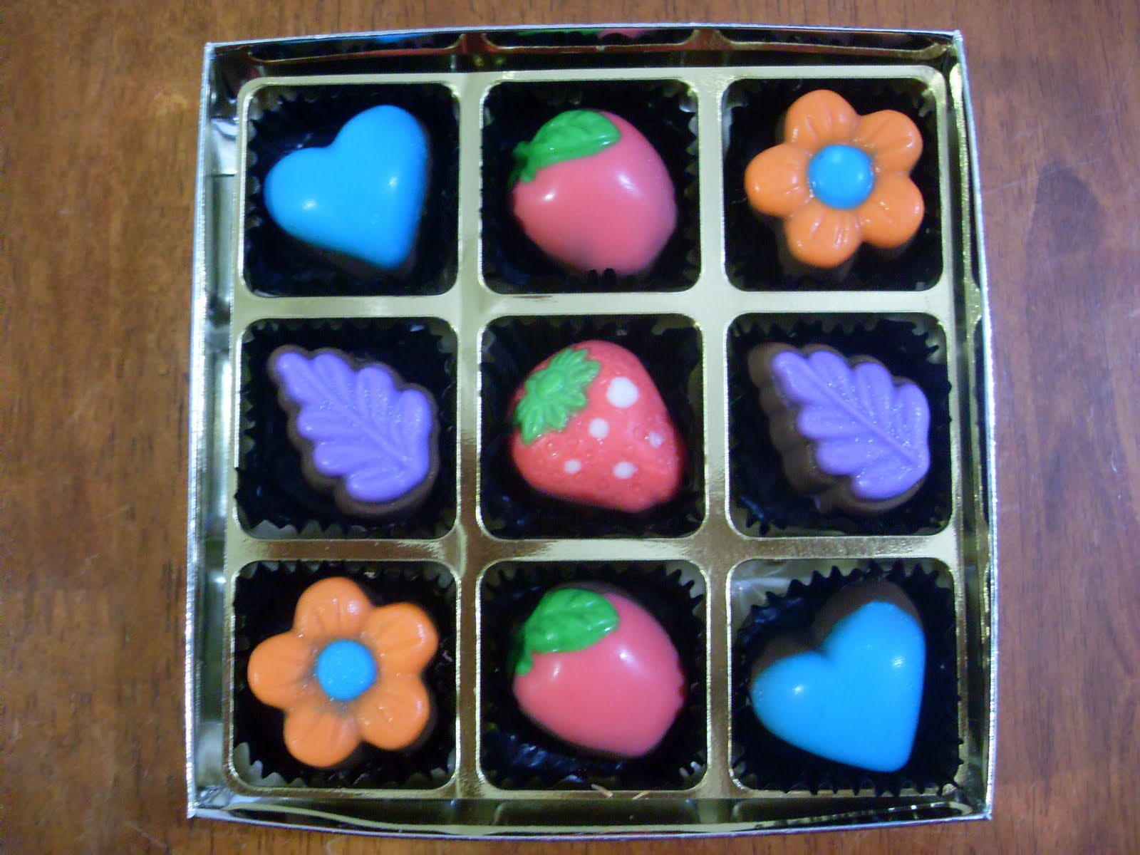 Sue Homemade Chocolate: Box of 9 cavity