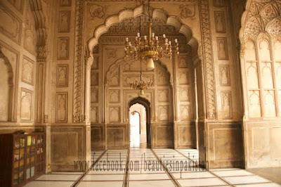 badshahi mosque lahore | beautiful places in pakistan