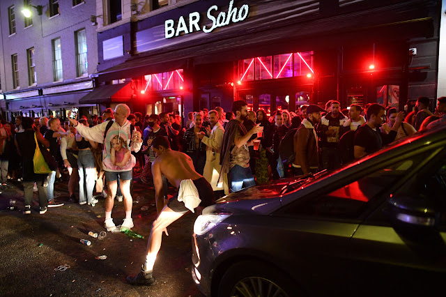 Reabertura dos bars e pubs no Reino Unido. 3 Julho 2020