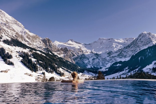 مسبح في الكمبري في سويسرا.