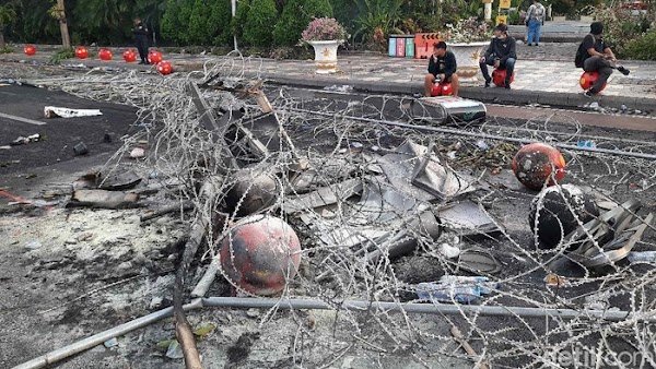 Beda Risma dengan RK-Ganjar-Khofifah Hadapi Pendemo UU Cipta Kerja