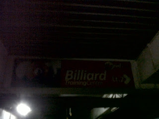 Sign Board ketika kita sudah sampai di Parkiran RedBall Billiard lantai 2