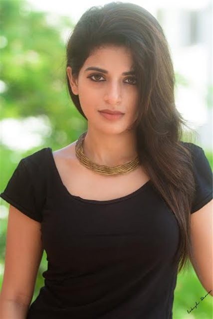 Iswarya Menon spicy image gallery 