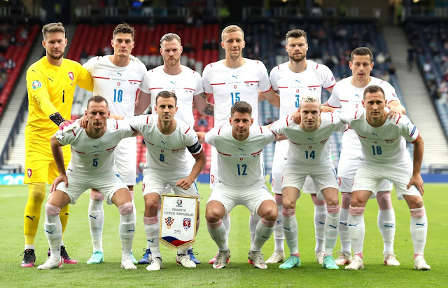 SELECCIÓN DE REPÚBLICA CHECA. Temporada 2020-21. Tomáš Vaclík, Patrik Schick, Tomáš Kalas, Tomáš Souček, Ondřej Čelůstka, Tomáš Holeš. Vladimír Coufal, Vladimír Darida, Lukáš Masopust, Jakub Jankto, Jan Bořil. SELECCIÓN DE CROACIA 1 SELECCIÓN DE REPÚBLICA CHECA 1. 18/06/2021. Eurocopa 2020, XVI edición, fase de grupos, Grupo D, 2ª jornada. Glasgow, Escocia, Reino Unido, Hampdem Park: 5.607 espectadores. GOLES: 1-0: 36’, Schick, de penalti. 1-1: 47’, Perisic