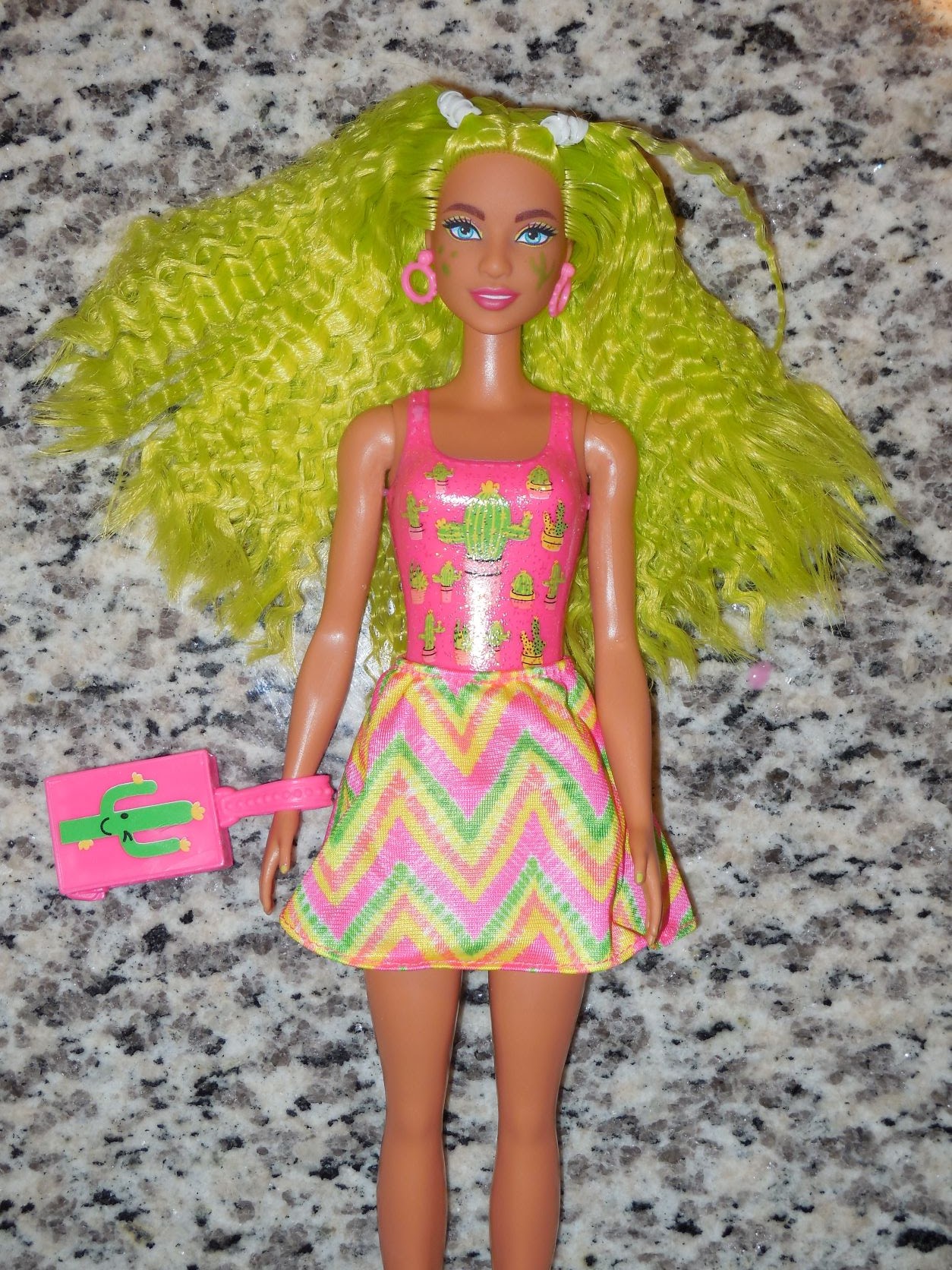 Veni Vidi Dolli: REVIEW: Barbie Color Reveal Neon/Tie Dye Series
