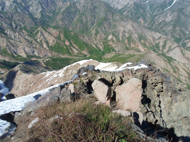 Гора Муштеппа, 2 день похода, хребет между ущельями Варзоб и Ромит, горы Таджикистана