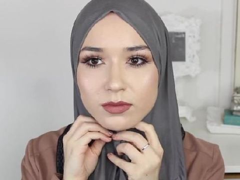 Tutorial Hijab Pasmina Tanpa Ciput Untuk Baju Kantor Berkerah 1