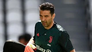 Gianluigi Buffon  Buffo breaks Serie A appearances record as Juve move seven points clear.