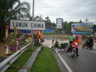 MEREDAH SAMUDERA Banjir Lubuk  China di Aidil Adha