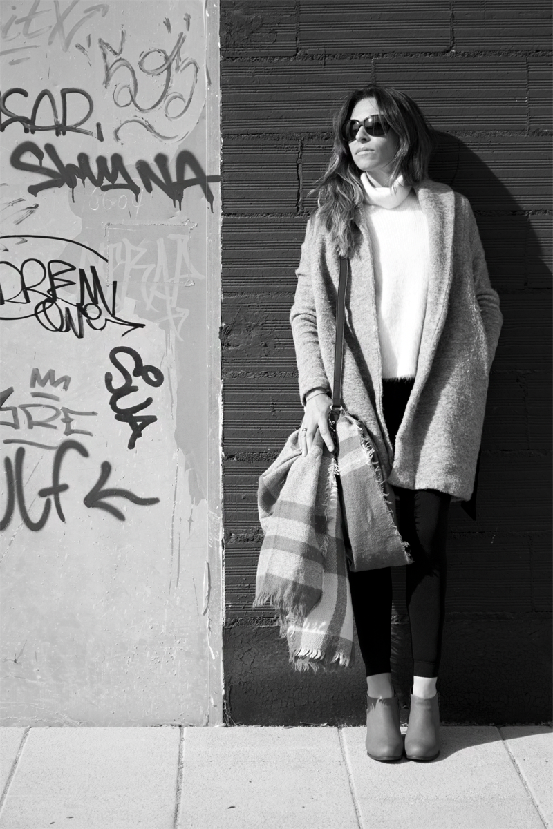 LOOK DE INVIERNO CON ABRIGO OVERSIZE GRIS / WINTER LOOK WITH OVERSIZE GRAY COAT