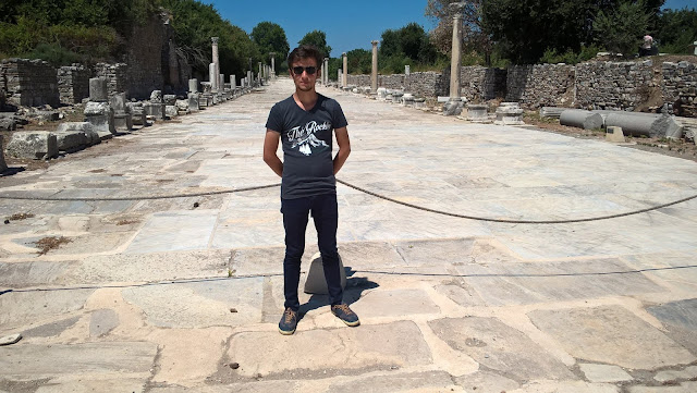 Harun İstenci Efes Antik Mermer Caddesinde
