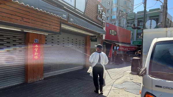 ▲彰化最新外縣市確診個案足跡,皇品牛肉麵中正店、阿章爌肉飯等2處在列,目前已完成清消,彰化縣衛生局提醒民眾,若有相關重疊足跡,請做好自我健康監測。(圖/彰化縣衛生局提供) ▲彰化最新外縣市確診個案足跡,皇品牛肉麵中正店、阿章爌肉飯等2處在列,目前已完成清消,彰化縣衛生局提醒民眾,若有相關重疊足跡,請做好自我健康監測。(圖/彰化縣衛生局提供)