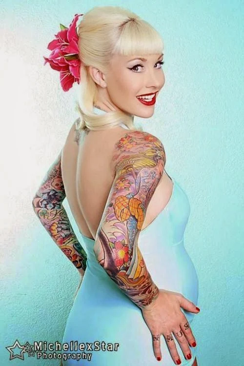 chicas pin up con tatuajes 