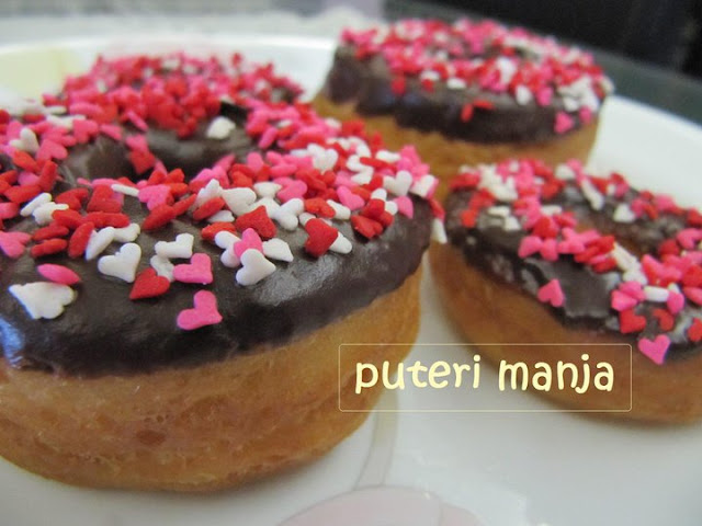 RASA-RASA SELERA PUTERI MANJA: DONUT