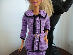 Crochê Para Barbie  Casaco Clássico Versão Lilás e Preto 1  Por Pecunia MillioM