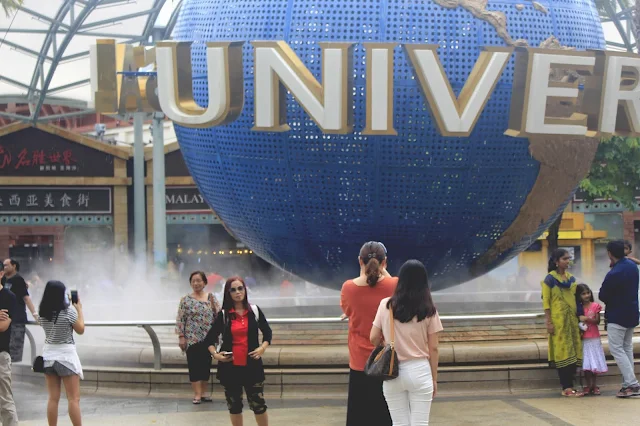 Suasana Depan Universal Studios Singapore di Hari Normal