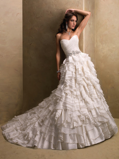 corset-layer-wedding-dress