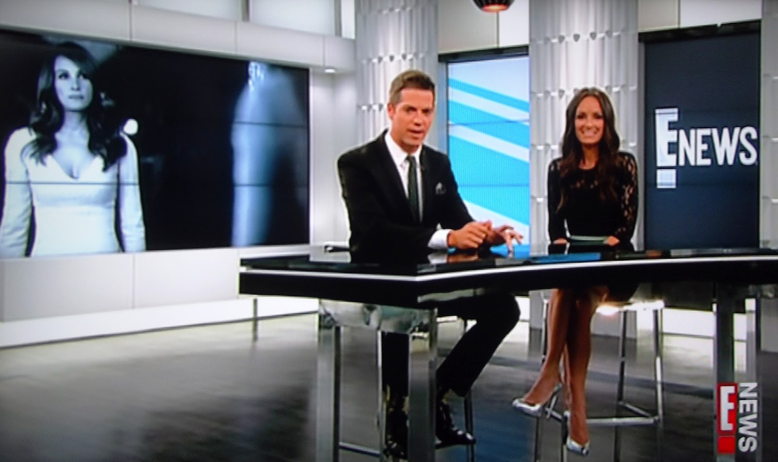 TV with Thinus: NEW LOOK. E! News changes its set and look, now has a ...