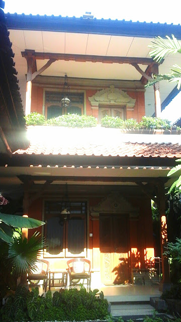 Depan Kamar Hotel Yulia Inn, Ubud, Bali