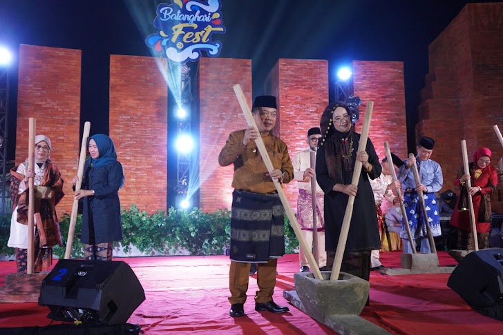 Gubernur Al Haris Buka Festival Batanghari