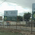 PLACAS DE OBRAS EM ANDAMENTO DA PMSC VIRAM CARTÃO POSTAL NA ENTRADA DA CIDADE