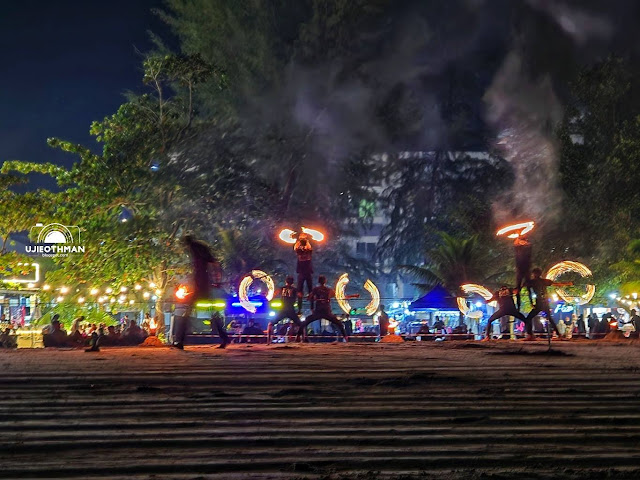 Suasana malam di Pantai Cenang, Langkawi