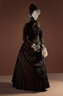 https://commons.wikimedia.org/wiki/Category:Black_wedding_dresses#/media/File:Woman%27s_Two-piece_Dress_(Wedding)_LACMA_59.13.1a-b.jpg 