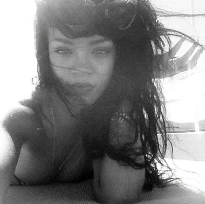 Rihanna-Flashes-Sexy-Bikini-Body-in-Sardinia