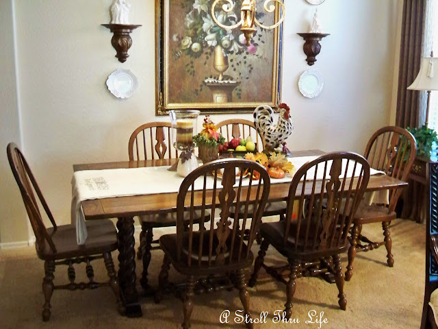 A Stroll Thru Life: My Dining Table Has A Secret