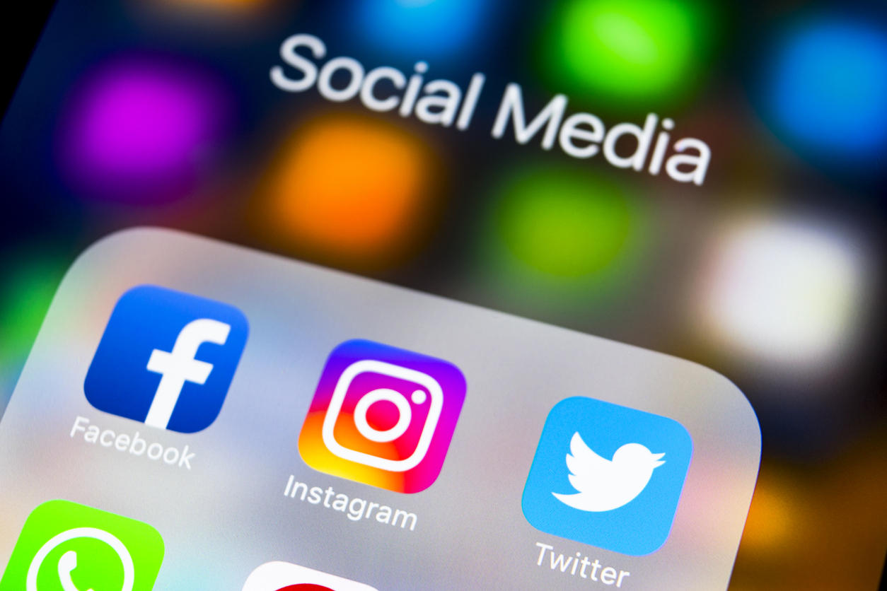 Social media use of government employees banned