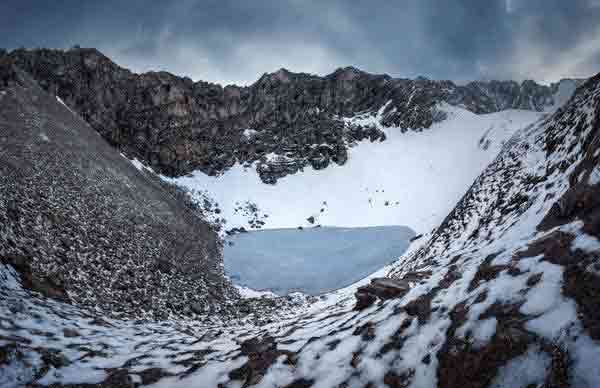 roopkund-mystery-of-the-skeletal-lake-in-himalayas