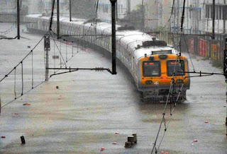 mumbai-submerges-due-to-100-mm-rain-in-five-hours