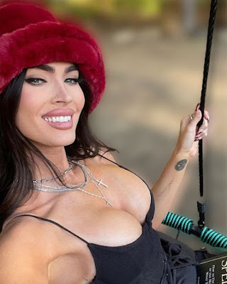 Megan Fox New Photos Posted by Instagram
