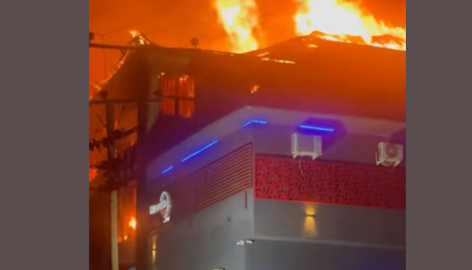 Fire Breaks Out At Abuja Shopping Center [VIDEO]