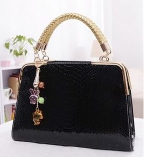 7234 black - 180 RIBU - Material PU Leather Bottom Widht 30 Cm Height 20 Cm Thickness 10 Cm Strap Adjustable Weight 0.75