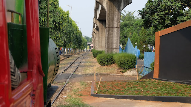 Kereta Api Mini TMII Wahana Asik di TMII