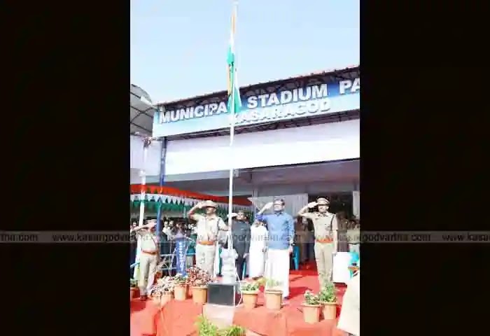 News, Kasaragod, Kerala, Independence Day, Minister MB Rajesh, Minister MB Rajesh hoisted national flag at Kasaragod Municipal Stadium.