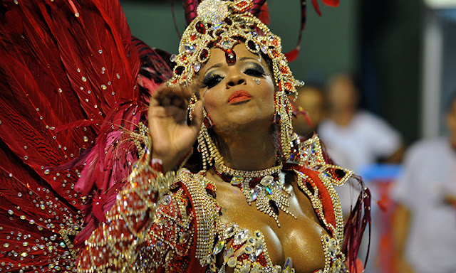 Rio Festival massive cleavages