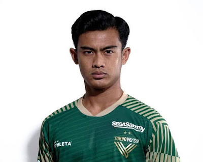 Setelah empat bulan bergabung dengan Tokyo Verdy, akhirnya Pratama Arhan menjalani debutnya bersama klub Liga 2 Jepang tersebut, pada Rabu (6/7/2022). Sayangnya debutnya tersebut diiringi pemecatan penerjemahnya.  Arhan tampil sepanjang babak pertama dalam debutnya bersama Verdy di J League 2 saat melawan dapi Tochigi SG di Stadion Kanseki. Namun Manajemen klub J League 2 Jepang memutuskan untuk memecat penerjemah Arhan, Auliya Agung Barkah, karena telah membocorkan rahasia tim.