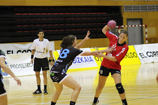 El club balonmano Zuazo empata en Lasesarre con el Atlético Guardés