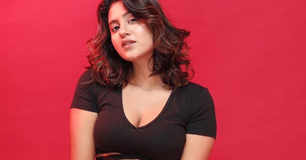 anjali arora cleavage top jeans indian model